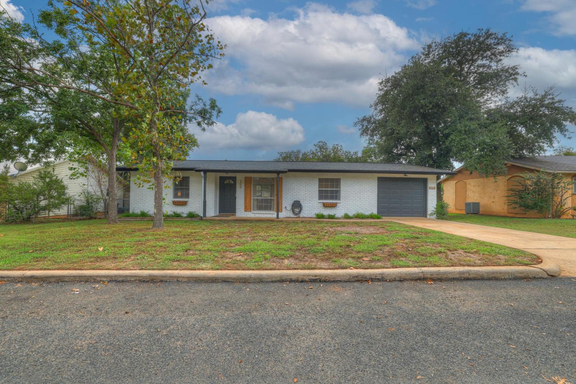 Elegant And Stylish Glenmoor Abode - 5 Min To Town Villa Fredericksburg Exterior photo