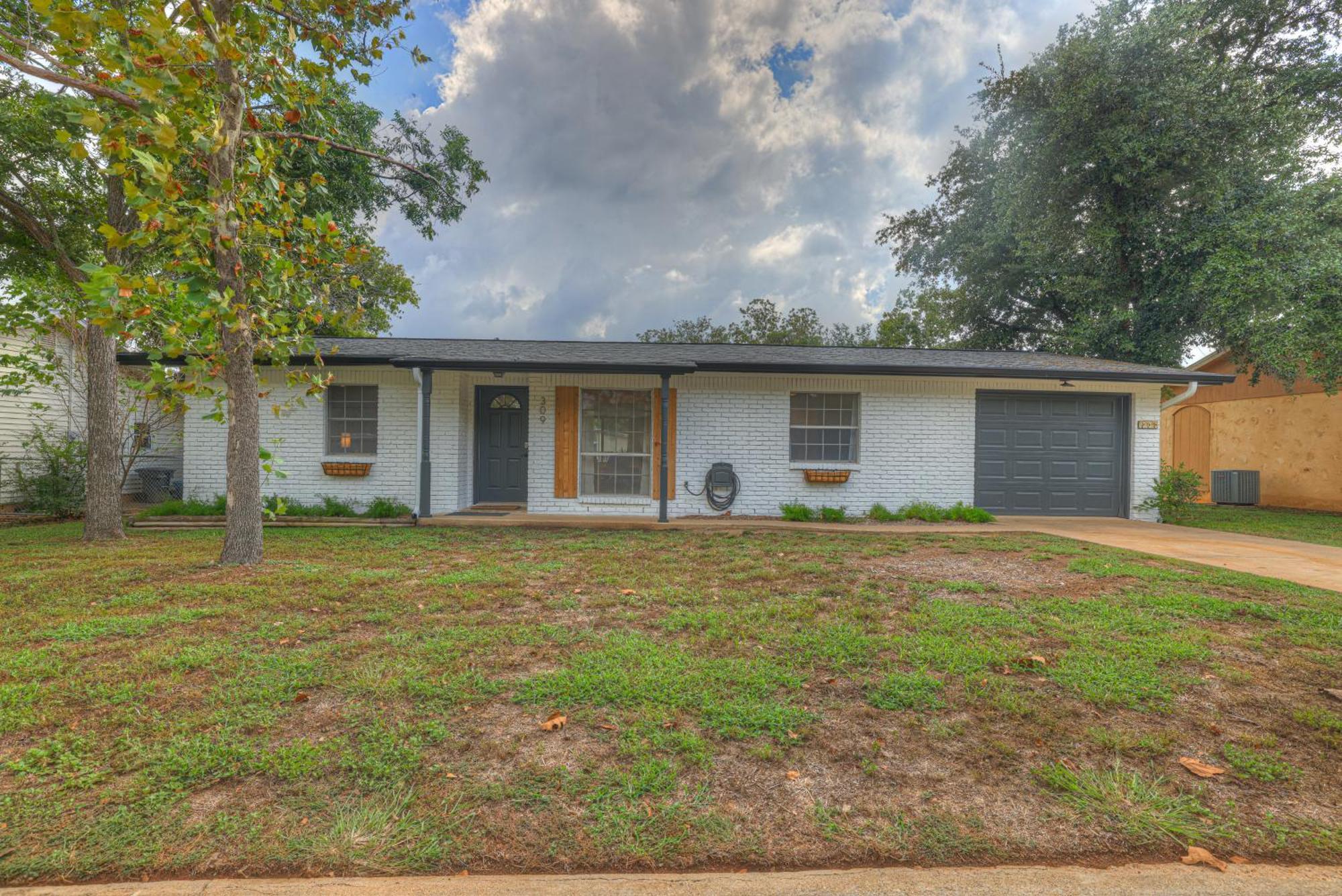 Elegant And Stylish Glenmoor Abode - 5 Min To Town Villa Fredericksburg Exterior photo